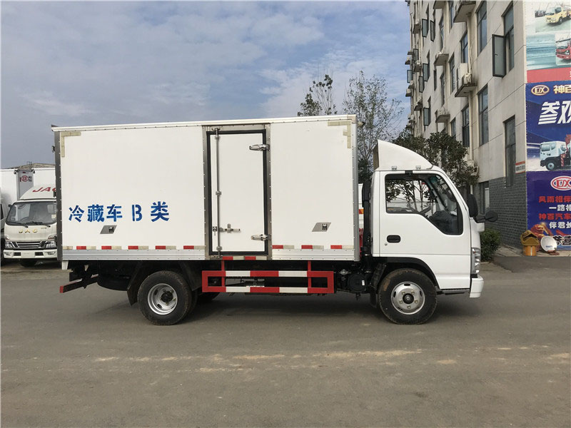國(guó)六 五十鈴100P藍(lán)牌冷藏車(chē)